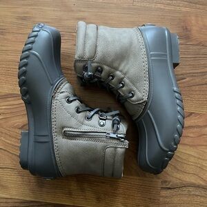 Nautica womens cold weather boot grey size 6